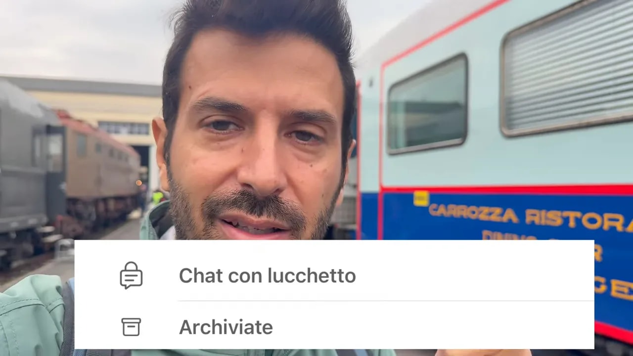 screenshot menu WhatsApp con opzione Chat con lucchetto e Archiviate